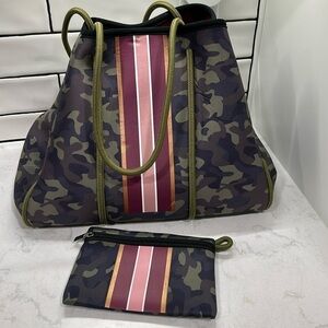 Taylor Gray Carroll Large Neoprene Tote Bag & Wristlet Pouch Camo Travel Beach